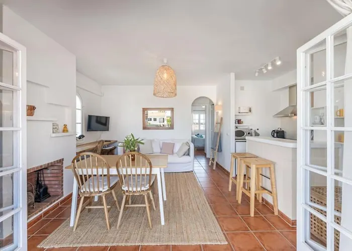 Casita Al Lado De La Playa Con Piscina Y Jardines En Menorca