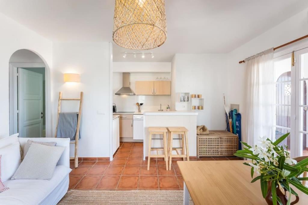 Casita Al Lado De La Playa Con Piscina Y Jardines En Menorca * Cala En Porter (Menorca)